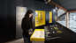 Besucherzentrum Burg Vianden — res d – design und architektur : Das Besucherzentrum wurde als didaktisches Herzstück der Burganlage entwickelt. Schwarze Ausstellungsmöbel mit gelb-leuchtenden Akzenten, leiten auf neukonzipierten Ebenen über das Grabungsfe