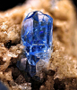 蓝方石 Hauyne，方钠石族，硅酸盐，化学分子式:(Na,Ca)4-8(Al6Si6O24)(SO4,S,Cl)1-2，属等轴晶系，硬度5.5-6，密度2.44-2.5，折射率1.49-1.5，宝石级别产地德国，摩洛哥也有产出。