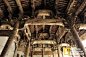 《雕梁畫棟，東陽木雕之美》廣泛應用於宅、祠、堂、廳，寺、廟、表坊等，題材大致可分為草木花卉、祥禽瑞獸、宗教神話戲文人物、抽象博古四大類，移情於物，圖以載道。比如：蘇武牧羊象征仁義禮智信、馬羊虎犬象征忠孝節義，梅蘭竹菊代表四君子。 L江南-东阳木雕解说
