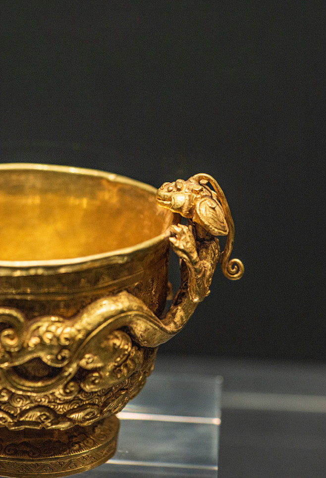 贵州省博物馆藏南宋螭首金杯南宋公元11271279年金器2014年贵州遵义杨