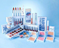 JK资讯   <br/>Kylie Cosmetics 2018圣诞假日限定Free World wide Shipping <br/>该系列包装运用十分应景的粉蓝色，配色不止延续了品牌一贯的大胆还结合了今年秋冬十分流行的金属色系。<br/>产品包括：<br/>- Chill Baby Eyeshadow palette 14色眼影盘，包括3款金属色3款偏光色8款哑光色...展开全文c