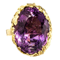 Amethyst  and gold ring紫水晶和金戒指