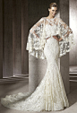 PRONOVIAS 全蕾丝的小披肩，鱼尾裙的样式，凸显曲线。