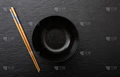 盘子和筷子。日本和亚洲文化