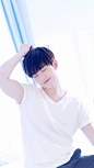 #杨洋icon##杨洋肖奈# 
这颜还有谁！！！！爱死了这颜
「青竹般秀逸瀟灑的男子
沉靜的等待的姿態」