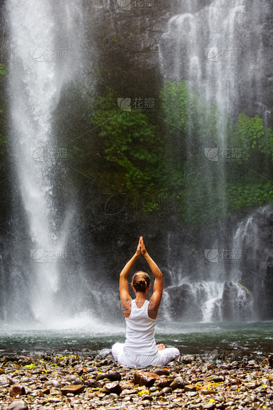 女人,瀑布,瑜伽,在之间,自然,垂直画幅...