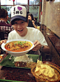 [JJ@林俊杰 50分鐘前在个人facebook更新] Curry!!!!— at The Banana Leaf Apolo小编点评：@林俊杰 新加坡的curry真的很好吃!