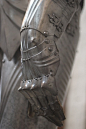 #绘画参考# 公元1485，德国 完整的哥特式盔甲以及细节参考 （图片拍摄： K.P. Mack ）