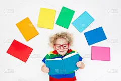 孩子读书。学校的孩子。