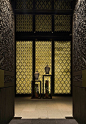 No.176 迪拜棕榈岛亚特兰蒂斯度假酒店元餐厅，整体布局和谐对称，在设计师的现代演绎中，透过引人注目的设计元素，营造热情时尚的氛围；配合幽韵十足的家具饰品，将优雅隽逸的中式意蕴和雍容典雅的高贵气质展现得淋漓尽致，为宾客呈现一方精致华美、风雅备至的饕餮圣地。由梁志天设计公司设计。