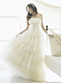 不知道自己的婚礼会有一件怎样美丽的婚纱，会不会成为美丽的公主…