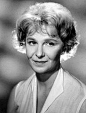 第五十八届（1985－1986）
杰拉丹·佩姬 Geraldine Page
性别: 女
星座: 射手座
生卒日期: 1924-11-22 至 1987-06-13
出生地: 美国,密苏里州,柯克斯维尔
职业: 演员
更多外文名: Geraldine Sue Page (本名) / First Lady of the American Theater (昵称) / Gerry (昵称)
1986年 奥斯卡(美国电影学院奖) 最佳女主角 邦蒂富尔之行 (1985)