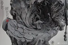 This may contain: an artistic sculpture is shown with chinese writing on the bottom and in the upper corner