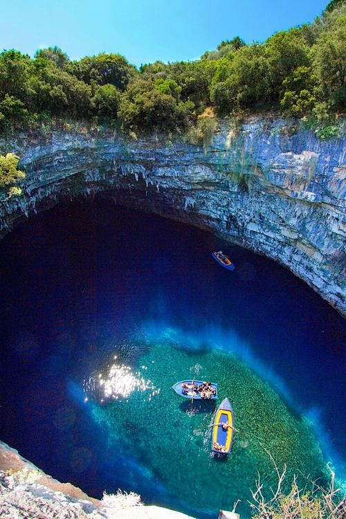 希腊蓝的辨识度太高啦～Melissani...