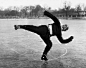 照片中的人物是解放前北京的溜冰王吴桐轩，满洲正白旗人，晚清时曾被慈禧任命为“冰鞋处”领队(PS:相当于现在中国花样滑冰队的领军人物) | Jack Wilkes