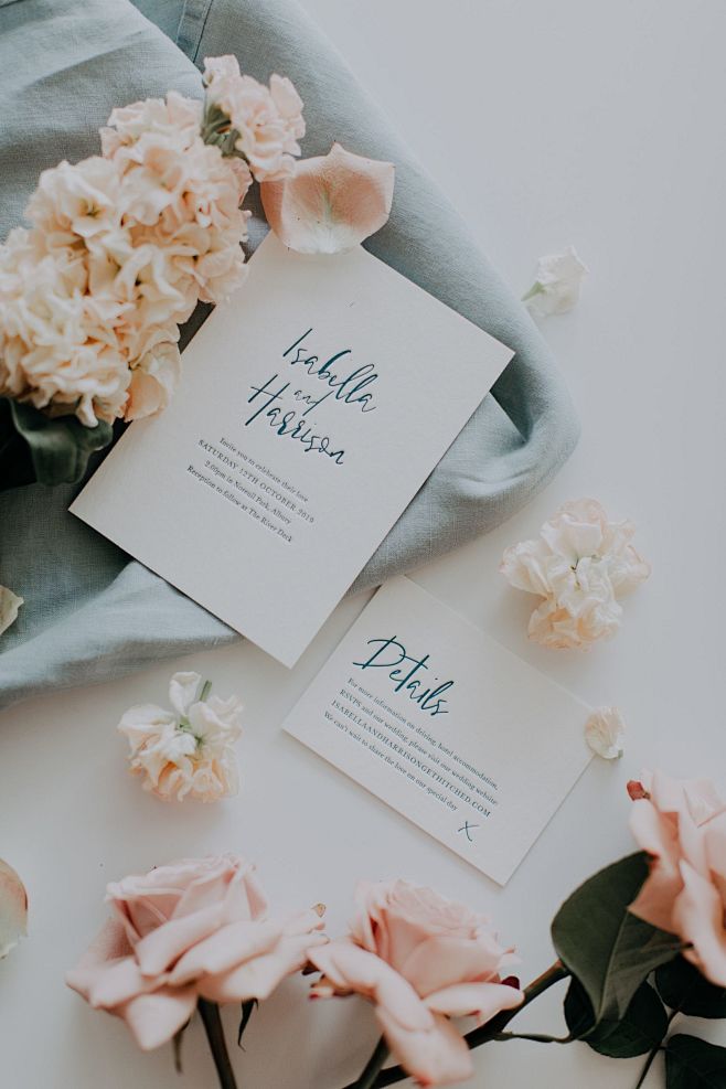 10 WEDDING STATIONER...