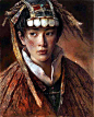 画家唐伟民油画作品，他的画多数以藏族女性为主，画中的女性给人一种遗世独立的感觉，眼神中有说不出的坚毅