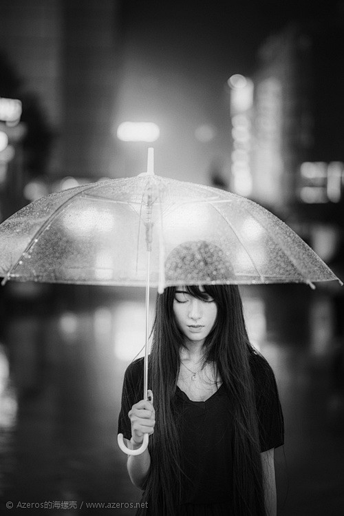 如果他总为别人撑伞，你又何苦非为他等在雨...