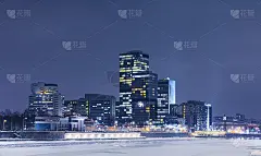 莫斯科的夜景。现代莫斯科夜间的城市景观。大城市的灯光。莫斯科冬天的夜晚。