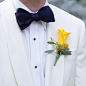 别致男士婚礼胸花 By @婚礼素材收集者 : 婚礼上，新郎的胸花和新娘的捧花一样重要的哦~今天给大家分享一些别致的胸花，让你眼前一亮，心仪哪款呢~~~这里有更多：