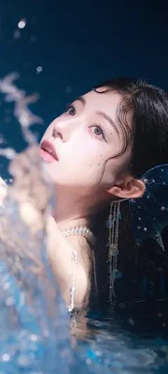 潘白雪 美人鱼 水花 全面屏手机壁纸