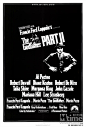 教父2The Godfather: Part II(1974)

在西西里，少年时代的维托为报父仇，袭击了当地黑手党首领唐·乔奇。在母亲的掩护下，维托得以逃脱，并来到了美国。这已经是1901年的事了，第二代教父回忆起父亲的青年时代，不由得深深感到了创业的艰辛。
　　迈克和妻子凯为儿子托尼举行了圣餐仪式和庆祝活动。但就在当夜，迈克遭到了袭击，凯受了伤。面对接管家族后所遇到的种种困难，迈克又回忆起了父亲唐·维托到美国后的“奋斗”历程。
　　迈克尔一步步进行着复仇。同时他也在不断拓展家族的势力。通过与吉尔参议员