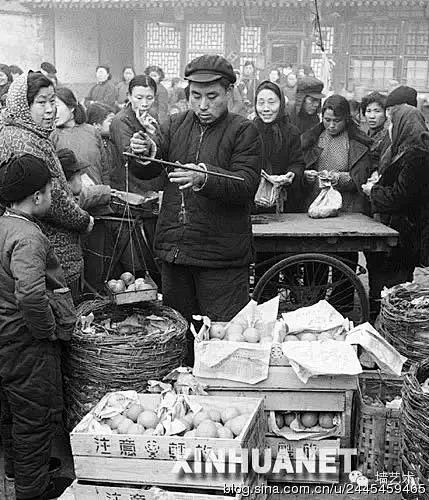 1956.01.15.报刊上吹牛说：“北...