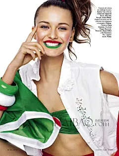 论足球宝贝的自我修养！时尚杂志之世界杯特别篇：G神带你摆Pose、Lima教你玩搭配，正确的加油方法学起来！_第14页