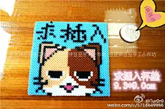 #拼拼豆豆# #豆豆拼豆豆手工小作坊##DIY手工# 拼拼豆豆成品定制，豆豆原创，#贱猫表情包杯垫#全套5款，还配了个杯垫盒哦，用的@MM拼豆 家的2.6mm和5mm的M豆，烫单面，更有韧性=W=