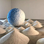 Daniel Arsham | 色弱是上天给予他的天赋_作品 : DanielArsham 1980年出生于美国俄亥俄州克利夫兰市，2003年毕业于纽约柯柏联盟学院，获得艺术学士学位，目前和妻子和2个儿子一起居住在美国纽约市。 Daniel天生色弱，一般人能辨别上百万种颜色