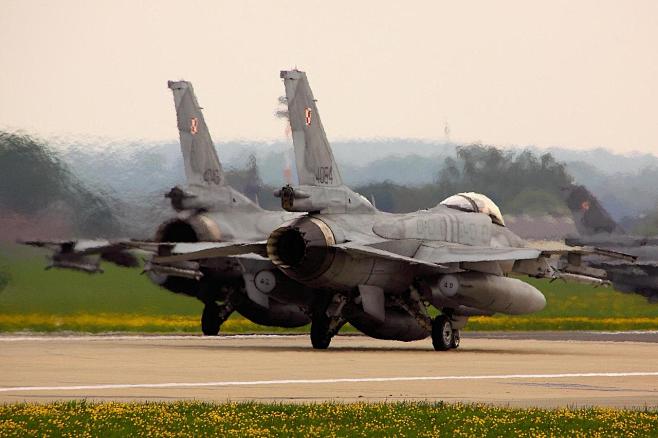 iyoupapa:

F16 - RAF...