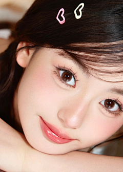 霸霸牛采集到美妆类模特