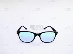 防蓝光眼镜。黑框眼镜过滤电脑发出的蓝光。预防电脑视觉综合症。保护眼睛