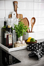 Trays are a great way to contain clutter on counters, and keep everyday cooking essentials easily accessible and organised: 