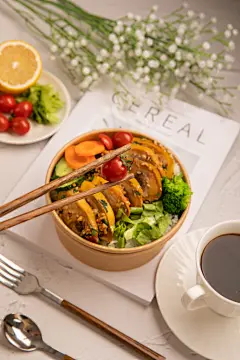 简餐香汁鸡饭轻食便当美食摄影图