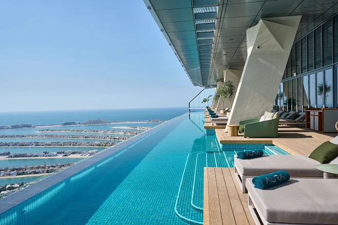 迪拜AURA SKYPOOL无边际泳池 : 让水天相遇在全球最高的360°无边际泳池-花瓣网