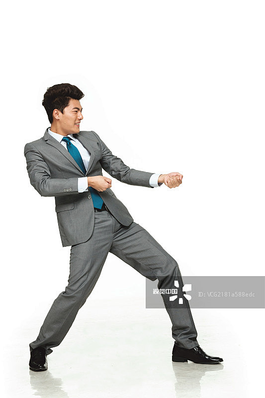 商务男人做拉的动作