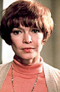 第四十七届（1974－1975）
艾伦·伯斯汀 Ellen Burstyn
性别: 女
星座: 射手座
出生日期: 1932-12-07
出生地: 美国,密歇根州,底特律
职业: 演员 / 制片
更多外文名: Edna Rae Gillooly (本名)
更多中文名: 艾伦·鲍斯汀
1975 奥斯卡(美国电影学院奖) 最佳女主角 曾经沧海难为水 (1974)