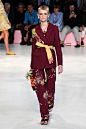 Etro Spring 2019 Ready-to-Wear Fashion Show : The complete Etro Spring 2019 Ready-to-Wear fashion show now on Vogue Runway.