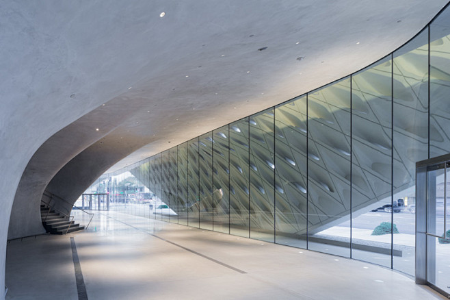 The Broad By Diller ...