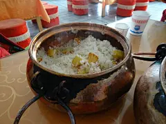 铜锅洋芋闷饭，用猪油煎的土豆闷的饭好香噢！,微博沙老二
