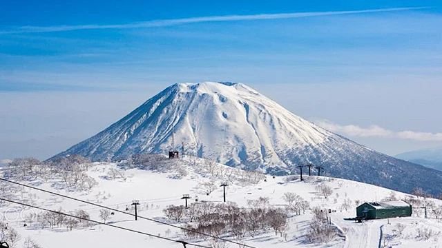 日本北海道二世古（NISEKO）滑雪场 雪质松软的粉色滑雪胜地 二世古滑雪场可以说是日本人气最旺的滑雪场了！这里有六十多个滑雪道，三十多个缆车 ...
