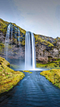 塞里雅兰瀑布被仍为时冰岛景色最美的瀑布之一，位于思科阿缶丝瀑布和塞尔福斯之间