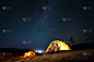 旅行者,帐篷,营火,星星,银河系,天空,休闲活动,水平画幅,夜晚,伴侣