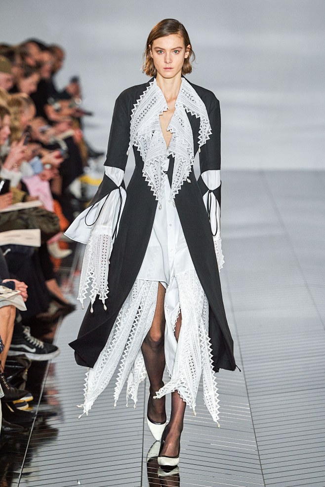Loewe Fall 2019 Read...
