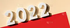 新2022年。白色数字2022和空白红纸与复制空间米色背景。圣诞贺卡。干净的纸。邀请模板。俯视图，平