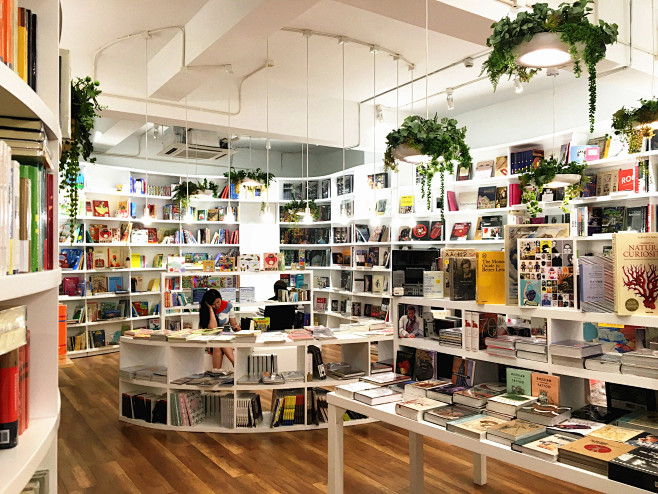 “好久不读”书店  由源于法国的室内设计...