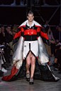 Burberry Fall 2019 Ready-to-Wear Fashion Show : The complete Burberry Fall 2019 Ready-to-Wear fashion show now on Vogue Runway.