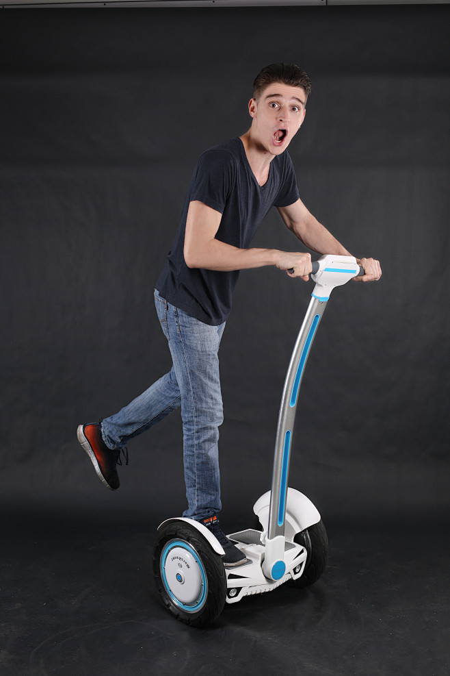 爱尔威双轮平横扯智能平衡车电动独轮车双轮思维车代步车火星车绿色