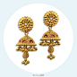 由印度设计师Tarun Tahiliani带来的顶级婚礼珠宝系列，夸张华丽的色彩和细节灵感皆来自于印度传统婚约中的七条誓言，要知道印度人对于黄金的热爱绝对是任何一个国家都无法超越的